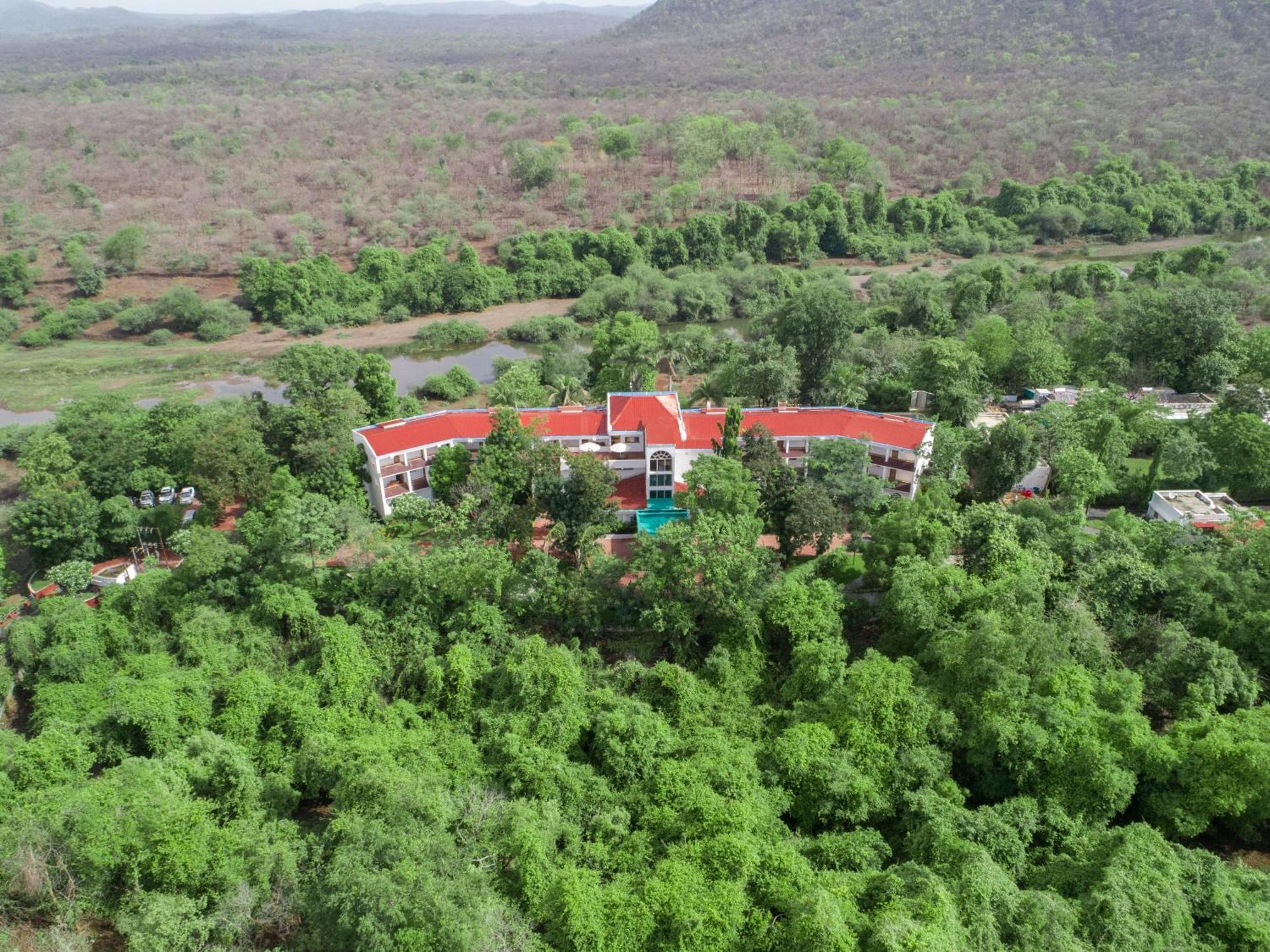 Gir Serai - Ihcl Seleqtions Hotel Sasan Gir Exterior photo